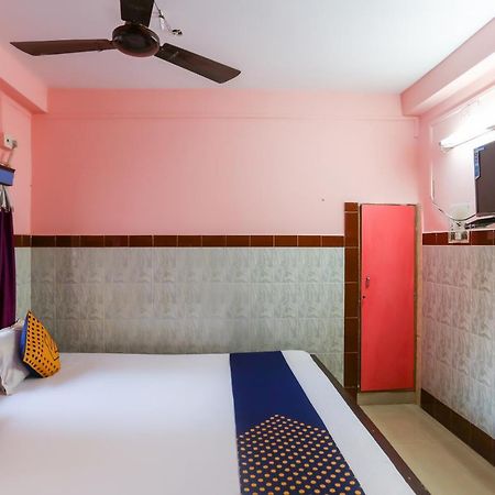 Отель Spot On 75685 Shri Giriraj Dham Вриндавана Экстерьер фото